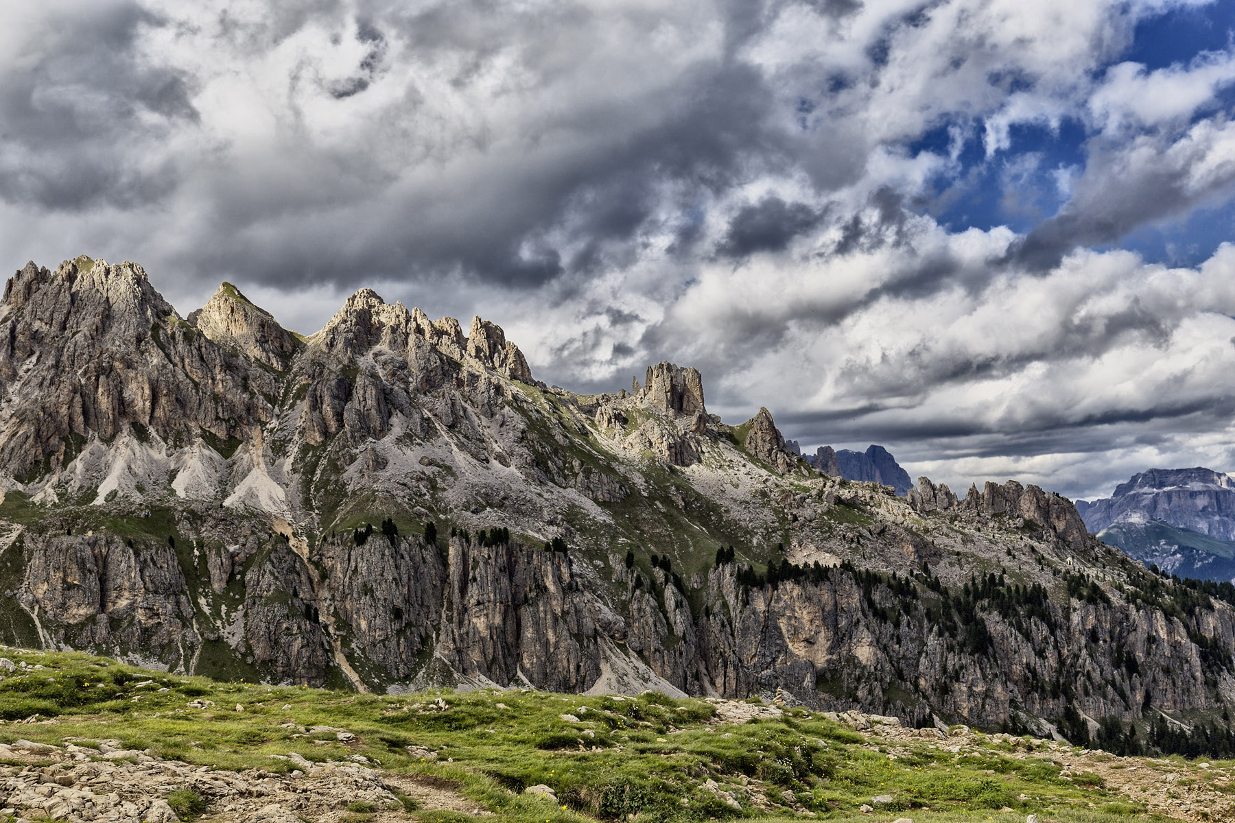 Le Zigolade. Il termine deriva probabilmente dalla parola ladina Zigolade o Cigolade, che fa riferimento al crinale frastagliato e dentellato IMG_5512