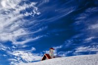 Camino della chiesetta vicino al Rifugio Locatelli che si staglia nel cielo IMG_2099